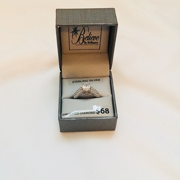 Size 7 engagement ring 💍 - Picture 2 of 5